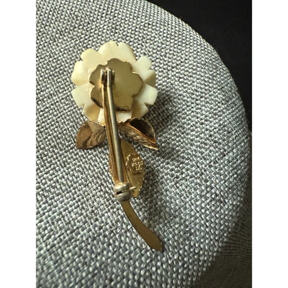 Vintage Carved White Rose Brooch Pin 1/20 12K Gold Filled Artsy Career Cocktail - Picture 3 of 6
